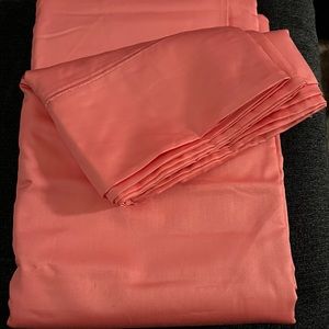 One Cal king sheet . Northern Nights 400TC